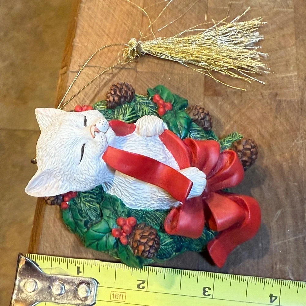 Lenox 1997 White Cat With Ribbon in his mouth Green and Gold Christmas Ornament